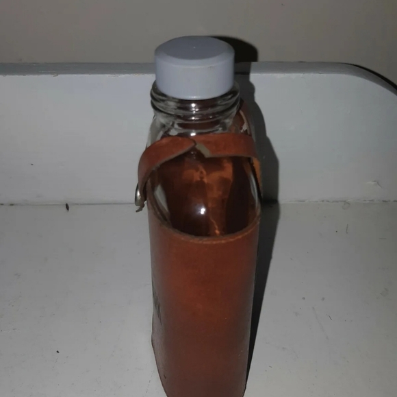 Vintage Hersheypark Glass Bottle, with leather case 6" Tall - Picture 8 of 10